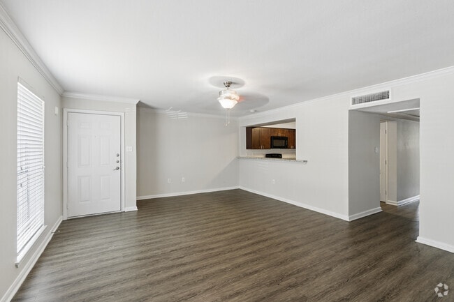 2BR, 2BA - 1,085SF - Living Room - Meyer Oaks