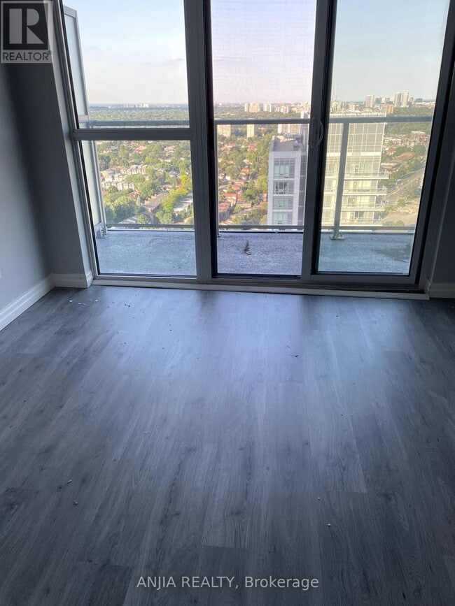 Photo du bâtiment - 275-3275 Yorkland Rd