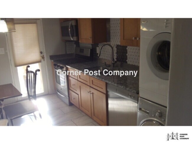 Building Photo - North Valley Charm