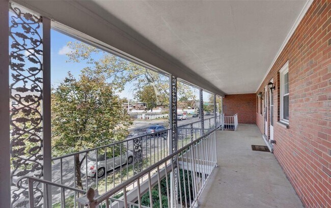 Building Photo - 1220 Iron St