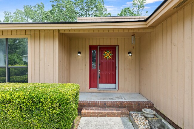 Foto del edificio - 210 Hillbrook Dr