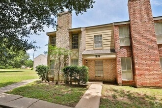 Building Photo - 1552 East Ave