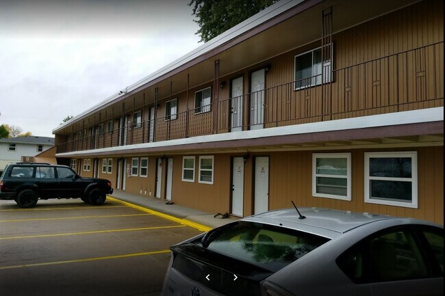 Building Photo - 1530 6th Ave SW