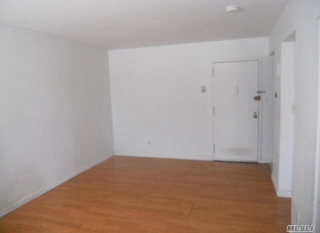 Foto del edificio - 39-08 Little Neck Pkwy