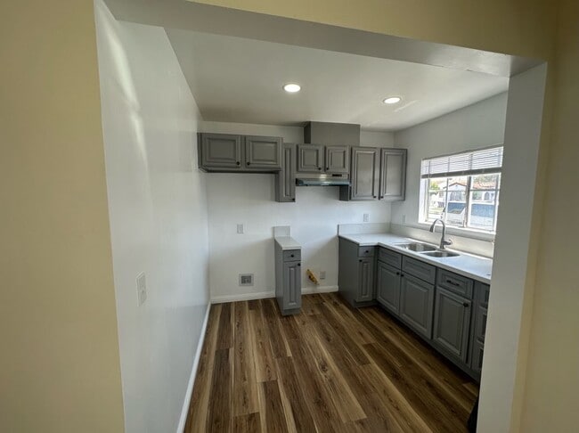 Kitchen - 1715 W 64th St