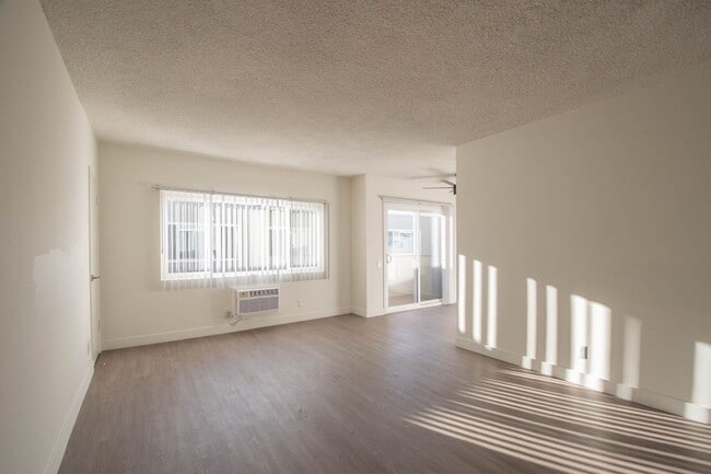 Building Photo - 10843 Kling St