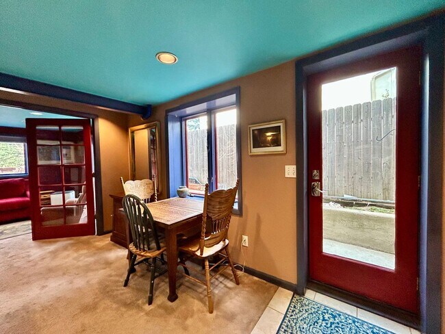 Foto del edificio - Furnished 2 Bedroom Garden Level ADU in Upper Table Mesa Near Bear Creek Park
