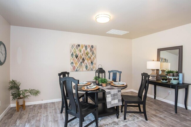 Building Photo - 7849 Sungarden Dr