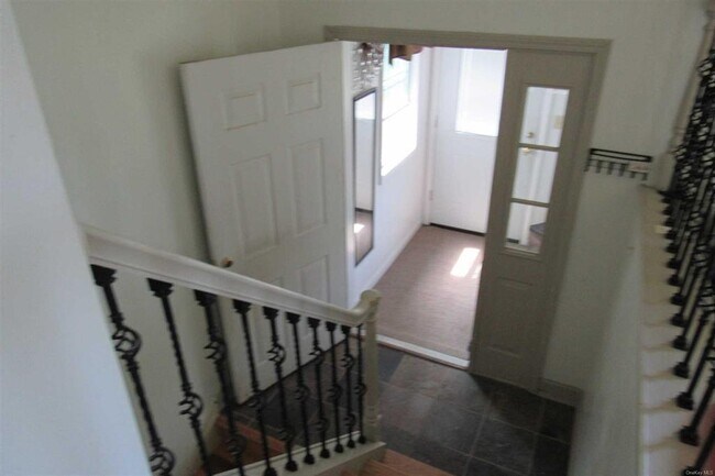 Foto del edificio - 92 Velie Rd