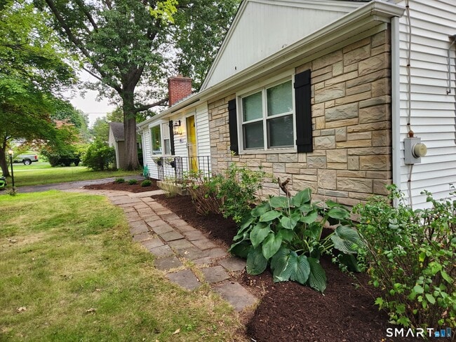 Foto del edificio - 48 Meadow Farms Rd