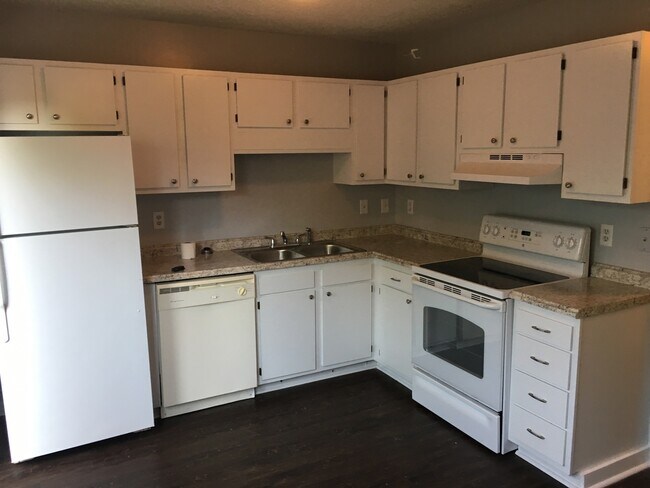 Foto del edificio - 2 Bedroom 1.5 Bath Townhome On James Island!