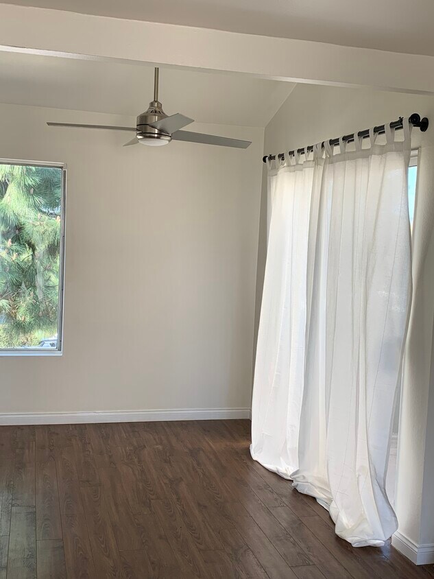 open floorplan dining area with vaulted ceiling and opens into the back patio - 1244 Cabrillo Park Dr
