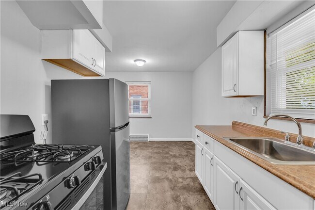 Foto del edificio - 23820 Hartland Rd