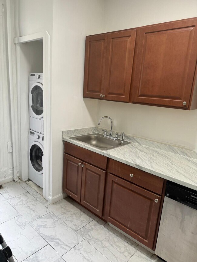 washer and dryer - 92 Sterling Pl