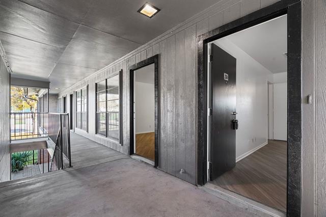 Foto del edificio - 320 E 4th St