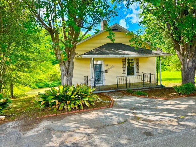 Building Photo - 311 Lakeside Dr