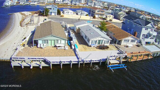 Building Photo - 261 Bay Beach Way