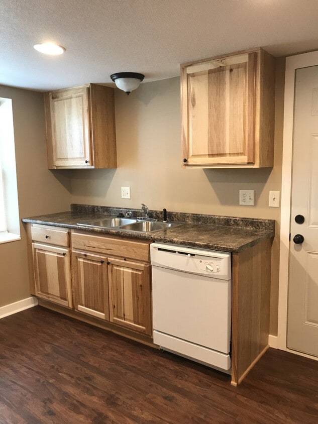 621 Bluemont Ave Unit C, Manhattan, KS 66502 Apartments in Manhattan