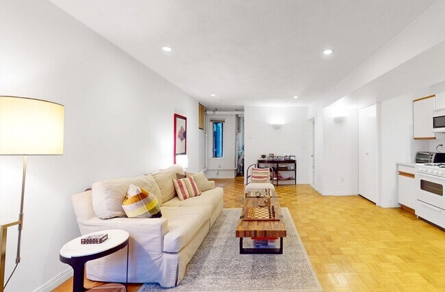 Building Photo - 39 Melrose St