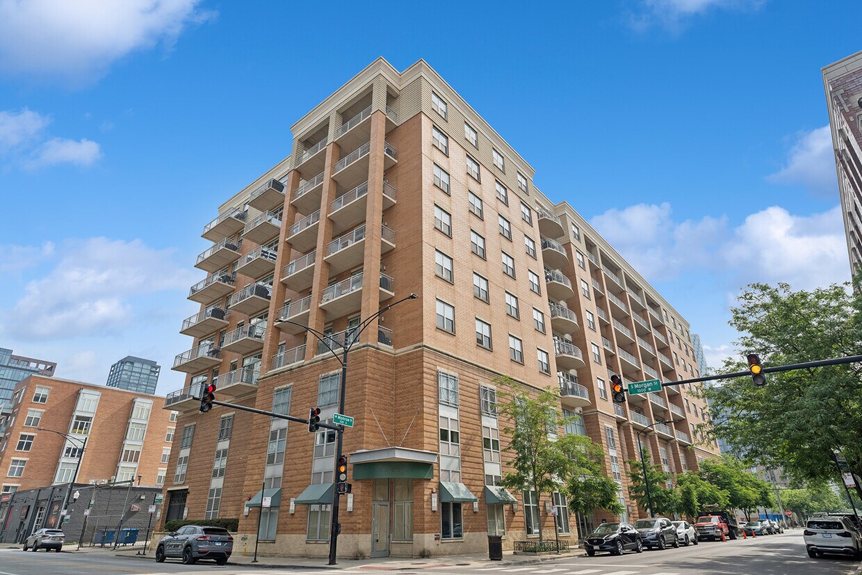 Primary Photo - 950 W Monroe St