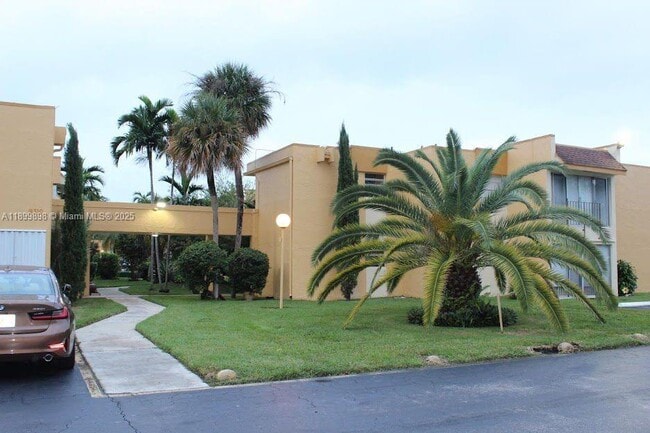 Foto del edificio - 9370 W Flagler St