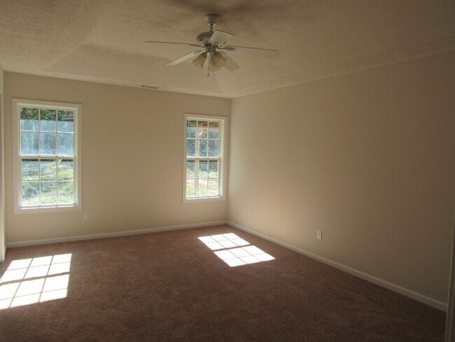 Building Photo - Great Ranch Home Available NOW!