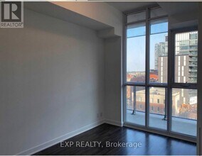 Building Photo - 120 Parliament St