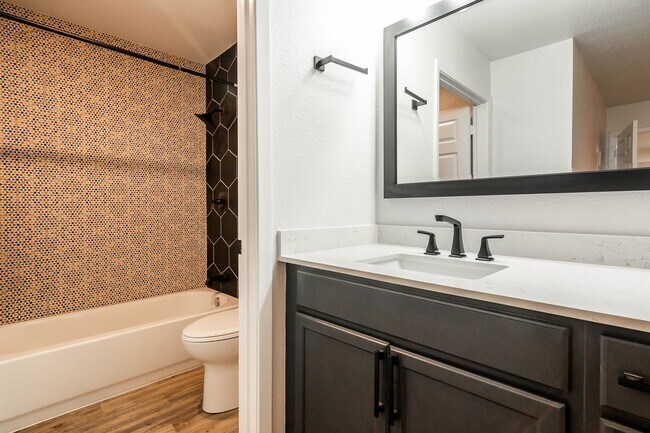 1BR, 1BA - 496SF - Tramor at Hunter's Glen