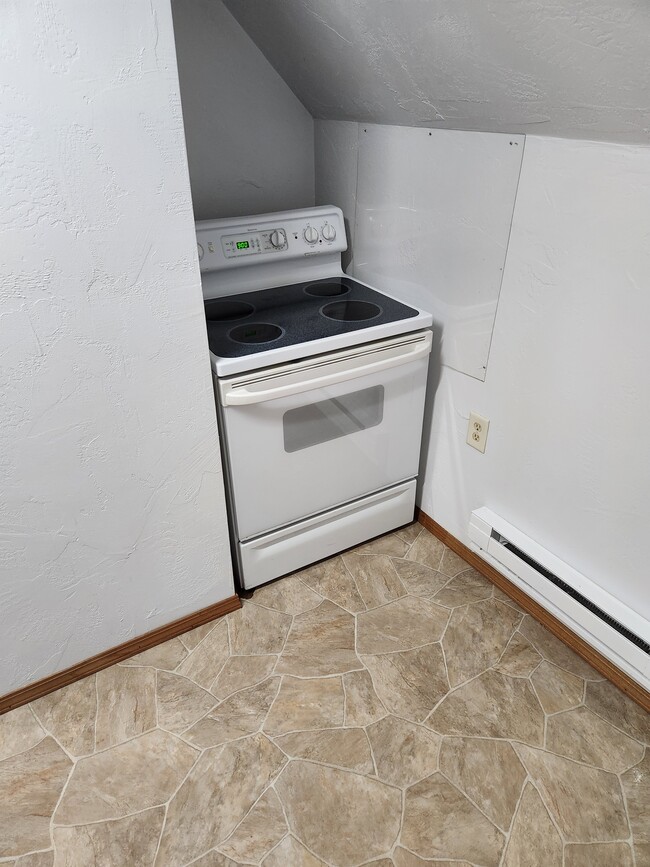Kitchen - 543 N Meade St