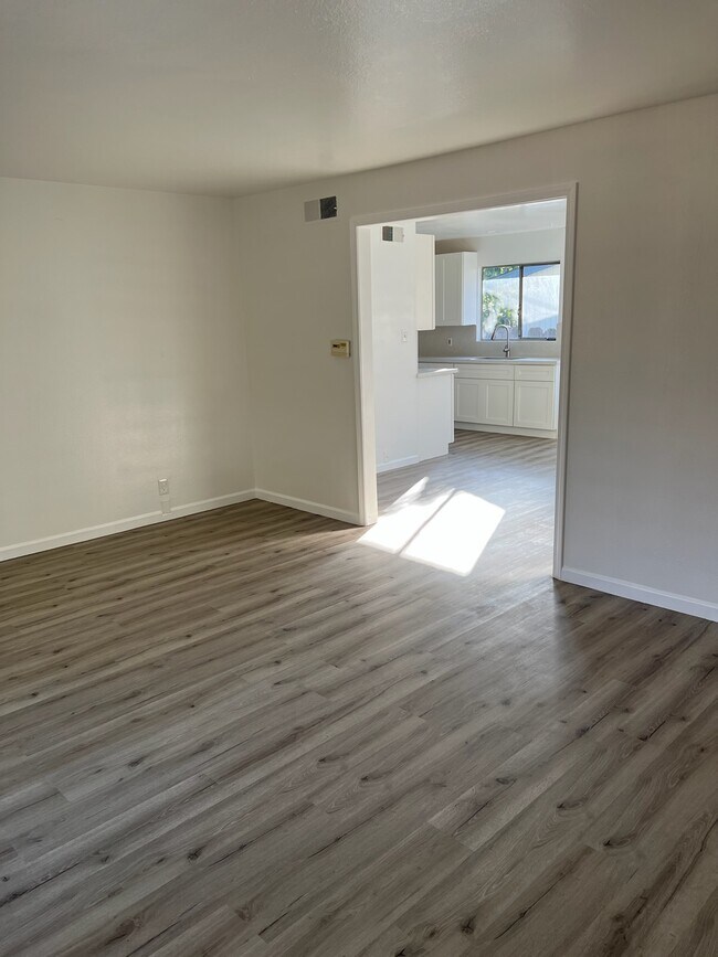 Foto del edificio - 630 W Harding Way