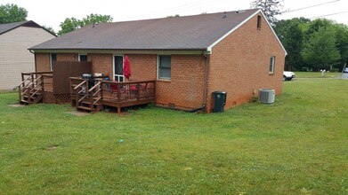 Building Photo - 901-903 Old Graves Mill Rd