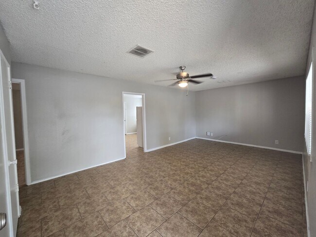 Foto del edificio - Newly Remodeled 3 Bedroom 1 Bathroom Home!...