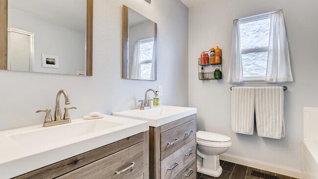 Foto del edificio - Spacious 4 Bedroom in 80923