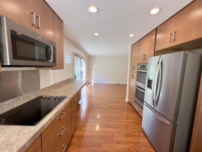 Building Photo - 1739 Woodbine Pl