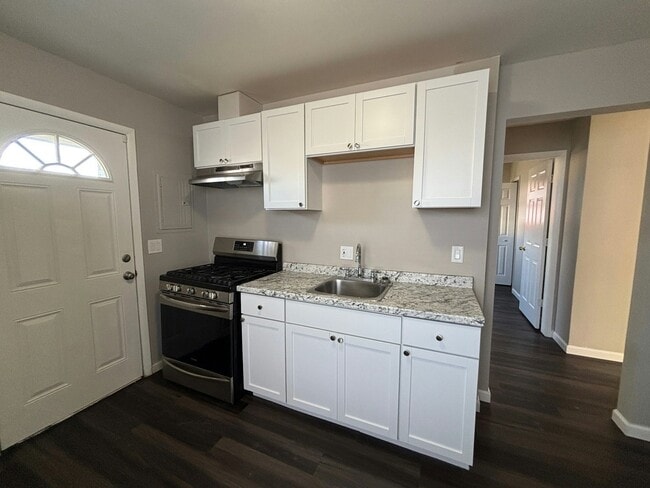 Foto del edificio - 11235 Sherman Ave