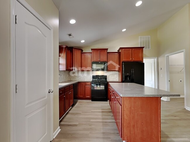 Building Photo - 204 Eastpark Way