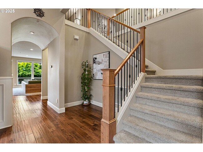 Building Photo - Beautiful 5 Bed | 3.5 Bath | Single-Family...
