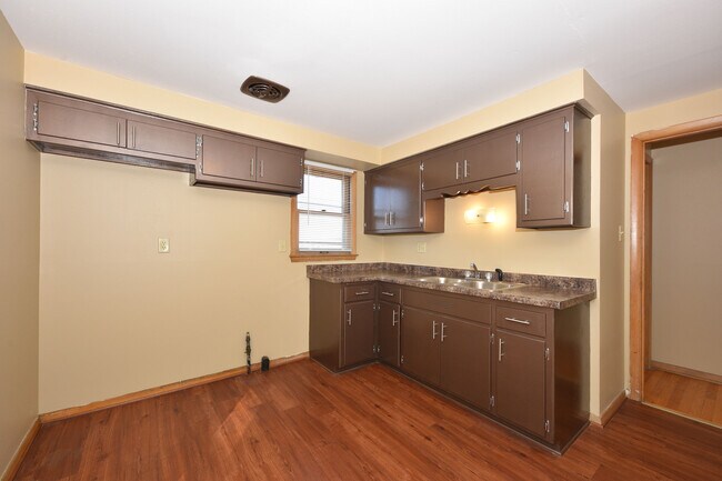 Building Photo - 5861 N 69th St