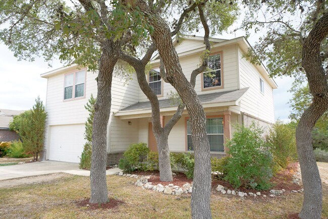 Building Photo - Lovely Oak Crest Rental Now Available!