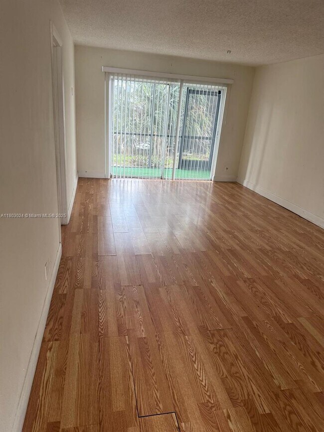 Foto del edificio - 7960 N Colony Cir