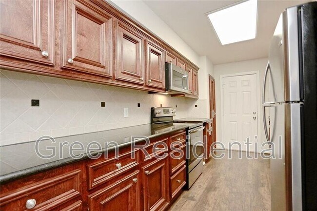 Foto del edificio - 4000 Purdue St