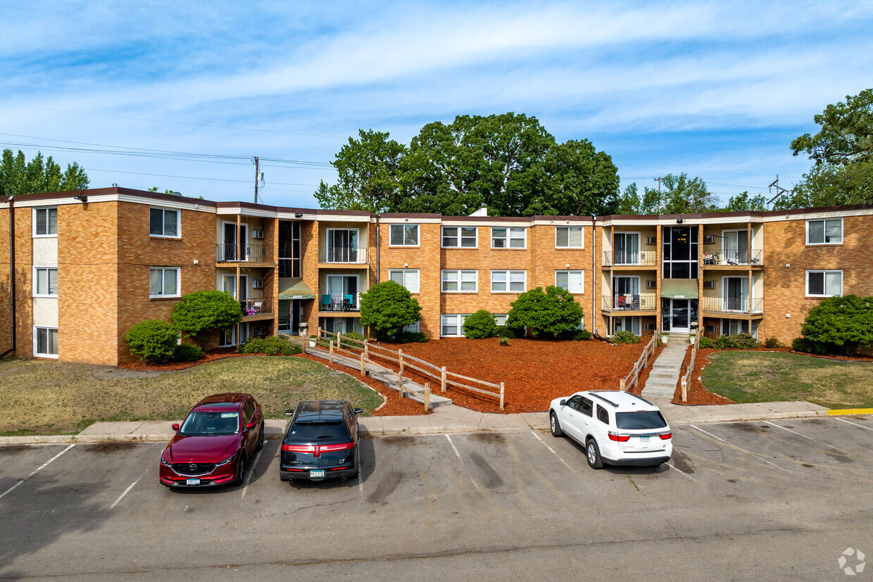 Primary Photo - 3737 Hubbard Ave. N- Windsor Court