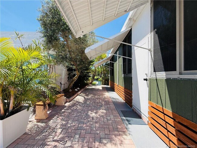 Foto del edificio - 10851 S Ocean Dr