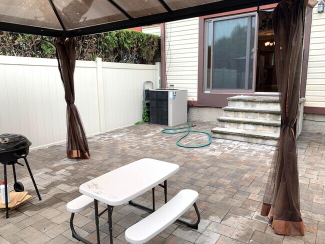 Foto del edificio - 30 Darcey Ave