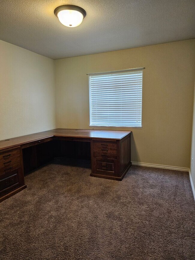 Building Photo - 6953 Hitching Post Ln