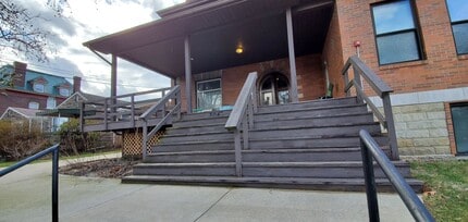 Building Photo - 304 S Graham St