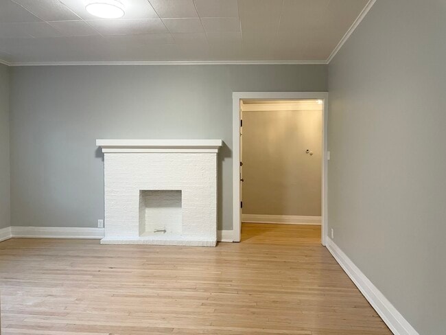 Building Photo - 7077 N Ridge Blvd