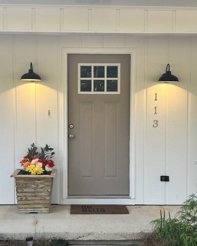 Puerta principal - 113 Penny Ln