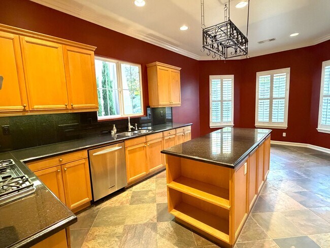 Foto del edificio - Enjoy warm sunsets, gentle sea breezes, and daily ocean views from this exceptional Aviara home.