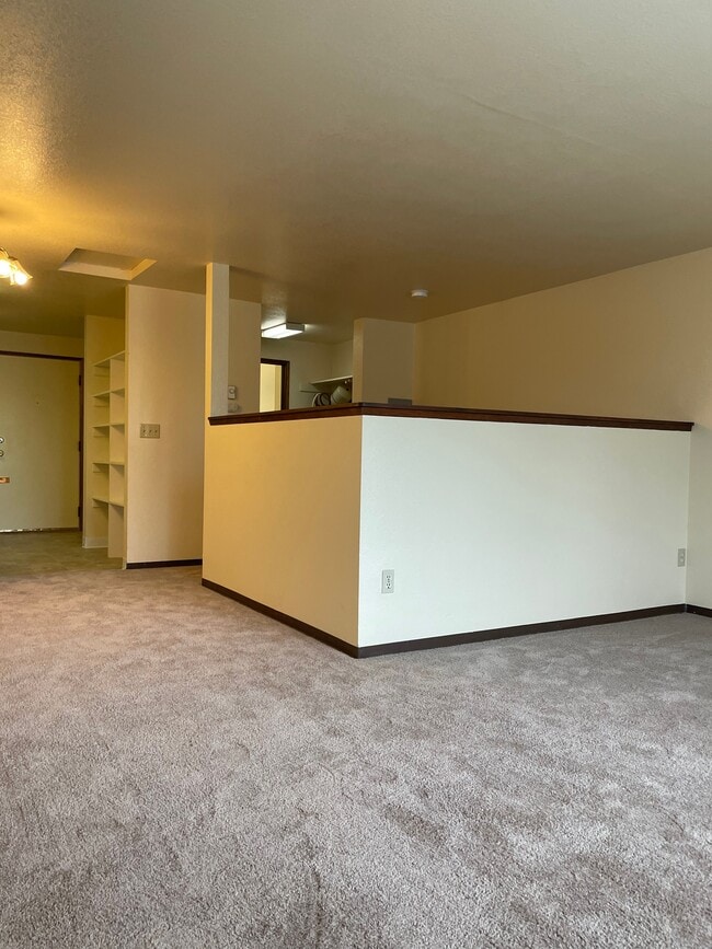 Building Photo - Sunny Dale Apartments